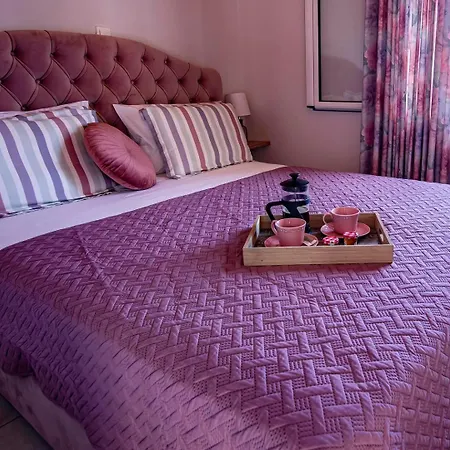 Forti Retreat Case de vacanță