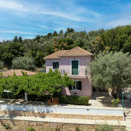 Forti Retreat Case de vacanță Kariótai