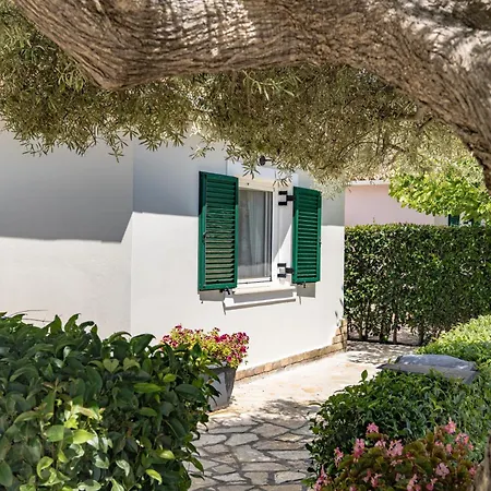 Forti Retreat Case de vacanță *