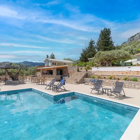 Forti Retreat Holiday home *